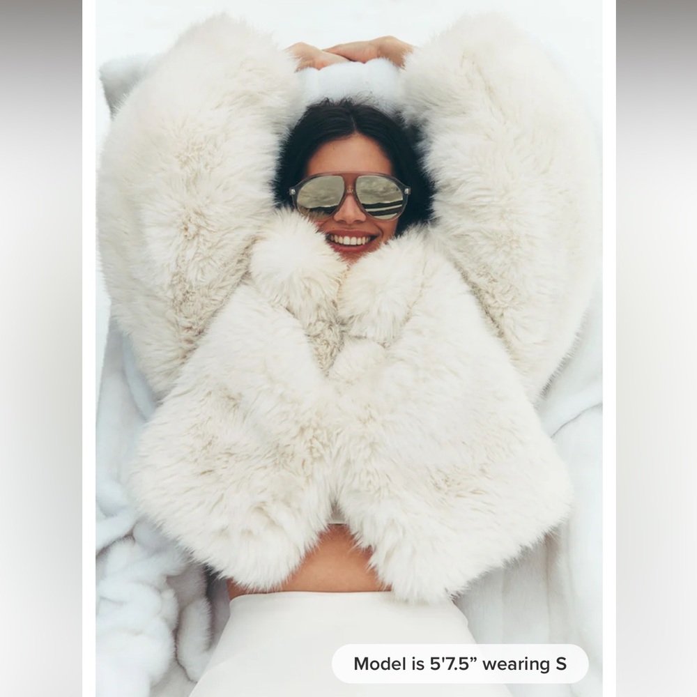 NWT Alo Yoga Opulent Faux Fur Cropped Jacket in Ivory - S - Picture 2 of 16